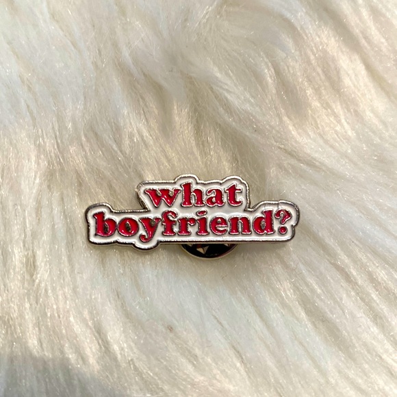 🎉 New What Boyfriend? Badge Pin - Picture 1 of 4